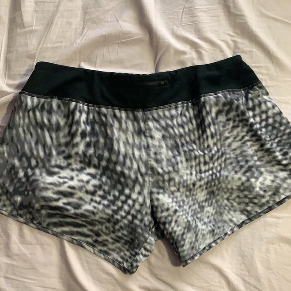 Nike running shorts - Picture 2 of 2